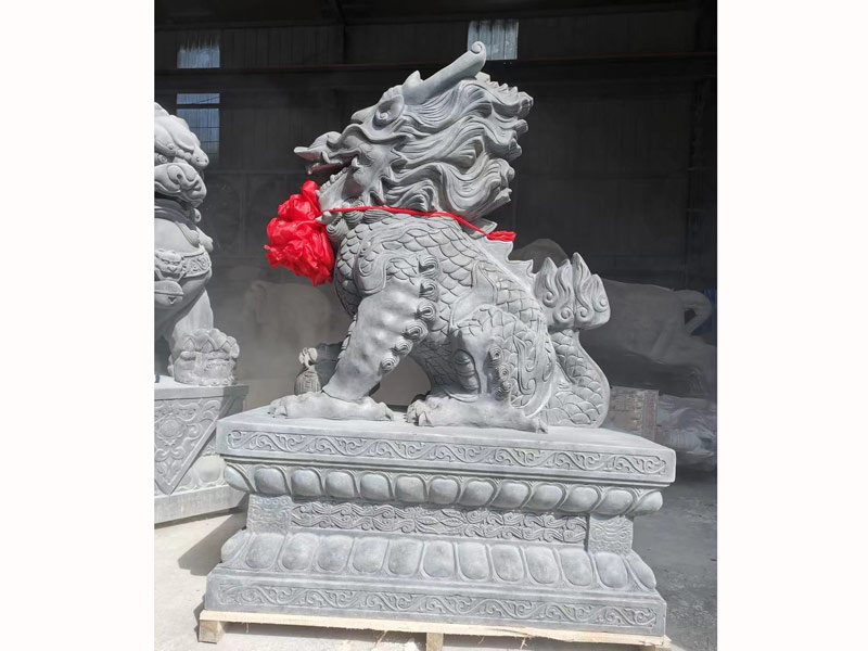  动物石雕